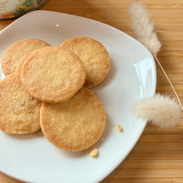 Roasted Macadamia Sable Cookies